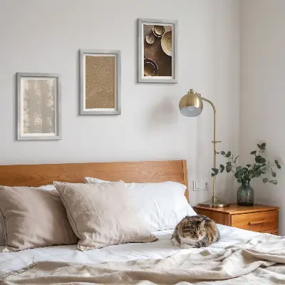 Tavelvägg med 3 tavlor med motiv av strukturer och texturer i minimalistisk stil