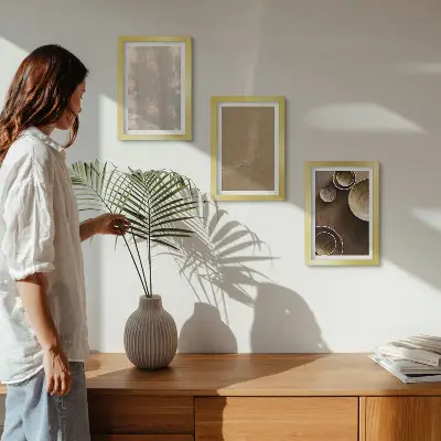 Tavelvägg med 3 tavlor med motiv av strukturer och texturer i minimalistisk stil
