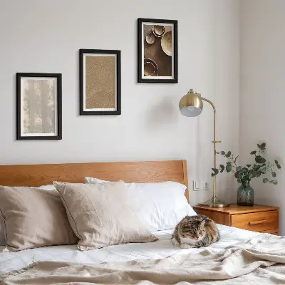 Tavelvägg med 3 tavlor med motiv av strukturer och texturer i minimalistisk stil