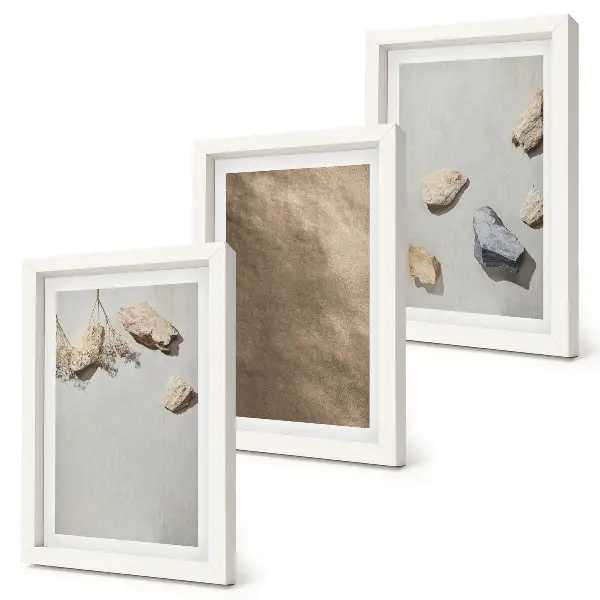 Triptyk med tavlor med motiv av naturstrukturer från strandstenar