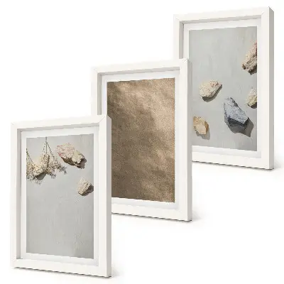 Triptyk med tavlor med motiv av naturstrukturer från strandstenar