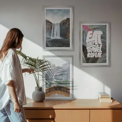Tavelset med motiv av vattenfall, berg och båt tavelset för vägg ovanför soffa