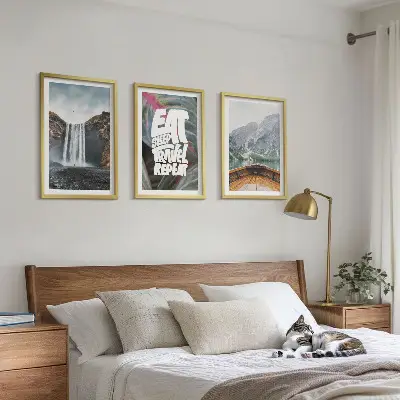 Tavelset med motiv av vattenfall, berg och båt tavelset för vägg ovanför soffa