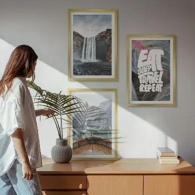 Tavelset med motiv av vattenfall, berg och båt tavelset för vägg ovanför soffa