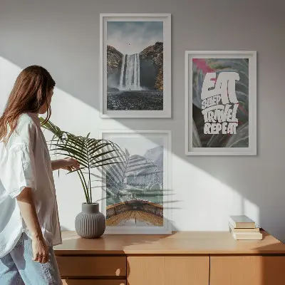 Tavelset med motiv av vattenfall, berg och båt tavelset för vägg ovanför soffa