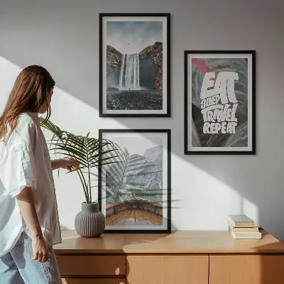 Tavelset med motiv av vattenfall, berg och båt tavelset för vägg ovanför soffa