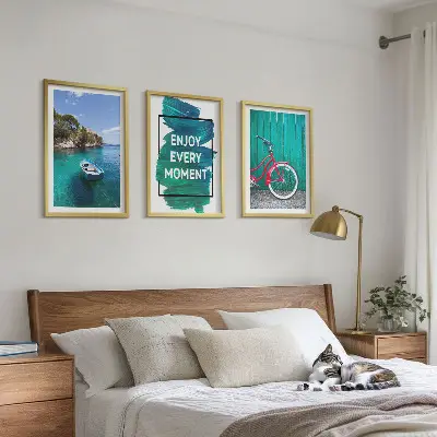 Tavelförvaring ovanför soffa inspiration för havsbåtstema