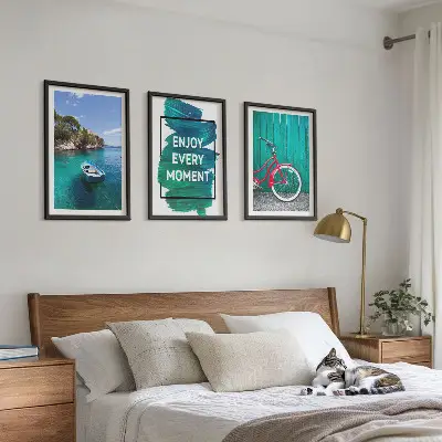 Tavelförvaring ovanför soffa inspiration för havsbåtstema