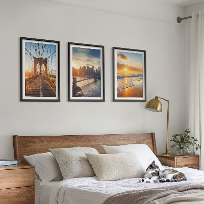 Tavelset ovanför soffa Broar solnedgångar stad