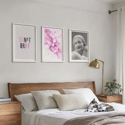 Abstrakt akvarellskulptur tavelvägg med ramar