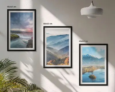 Tavelset med bergslandskap och vattenfall för vägg ovanför soffa