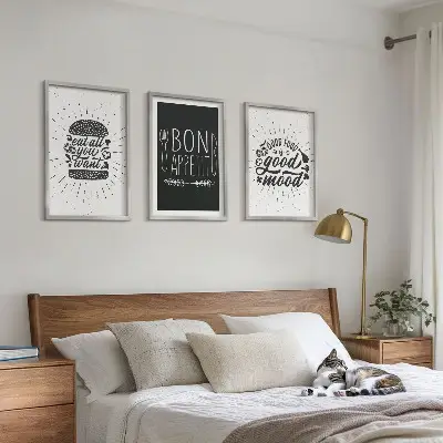 Tavelset ovanför soffan grafik med kulinariska citat