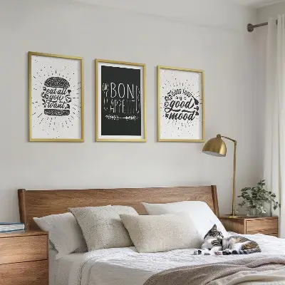 Tavelset ovanför soffan grafik med kulinariska citat