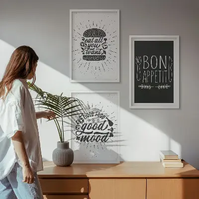 Tavelset ovanför soffan grafik med kulinariska citat