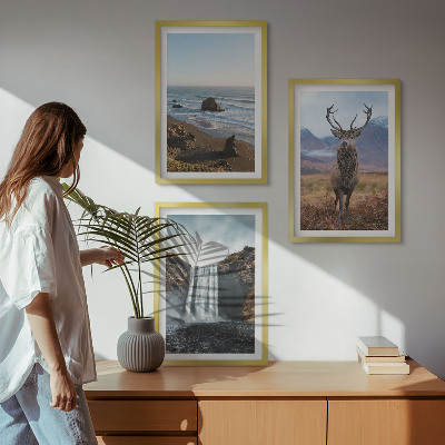 Tavelpaket med ramar Berglandskap med ett vattenfall
