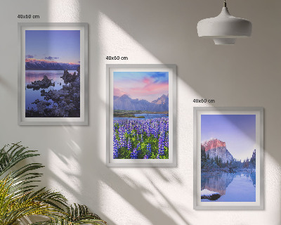 Tavelpaket med ramar Landskap av berg med vatten och himmel