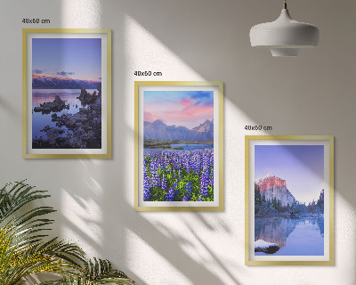 Tavelpaket med ramar Landskap av berg med vatten och himmel
