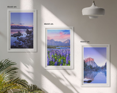 Tavelpaket med ramar Landskap av berg med vatten och himmel