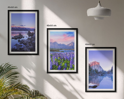 Tavelpaket med ramar Landskap av berg med vatten och himmel