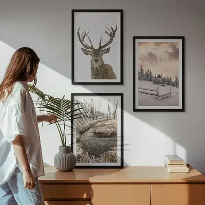 Vinterlandskap med hjortstuga tavelset för vägg ovanför soffa