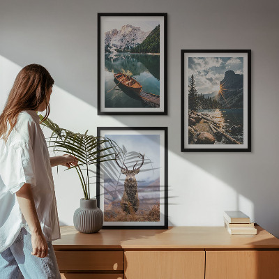 Tavelpaket med ramar Bergsjö båt solnedgång hjort