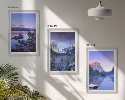 Tavelset ovanför soffa Bergslandskap, solnedgång, vatten