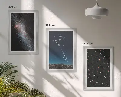 Tavelset för vägg ovanför soffa med motivet De kosmiska landskapen i Fiskarnas galax