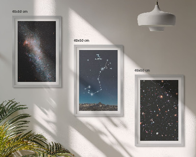 Tavelset ovanför soffa Skorpionens kosmiska landskap