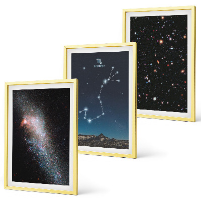 Tavelset ovanför soffa Skorpionens kosmiska landskap