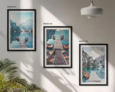 Tavelset med motiv av sjöfarare och båtar för väggen ovanför soffan