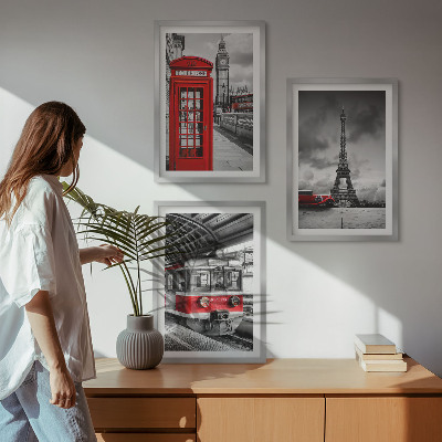 Tavelset ovanför soffa Ikoner London Paris transport