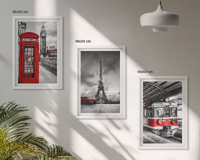 Tavelset ovanför soffa Ikoner London Paris transport