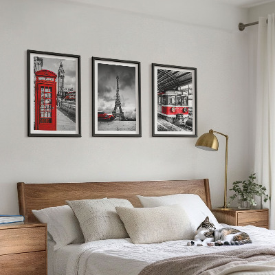 Tavelset ovanför soffa Ikoner London Paris transport