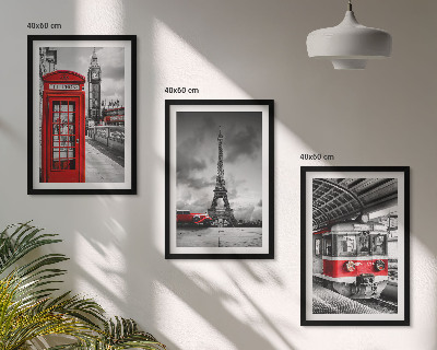Tavelset ovanför soffa Ikoner London Paris transport