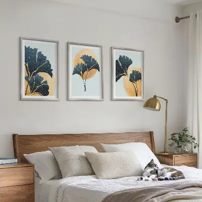 Tavelset med ginkgoblad ljus bakgrund för vägg ovanför soffa