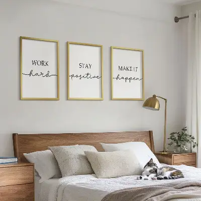 Tavelvägg med ramar minimalistiska motiverande citat