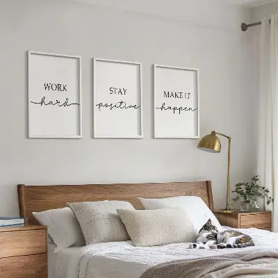 Tavelvägg med ramar minimalistiska motiverande citat