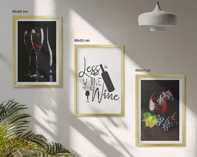 Glas vin med druvor och inskription set om 3 tavlor