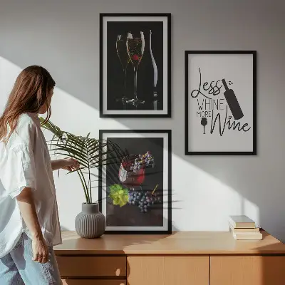 Glas vin med druvor och inskription set om 3 tavlor