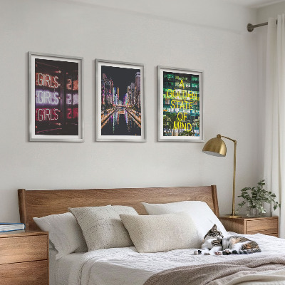 Set om 3 tavlor Neonskyltar på floden på natten