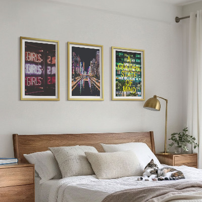 Set om 3 tavlor Neonskyltar på floden på natten