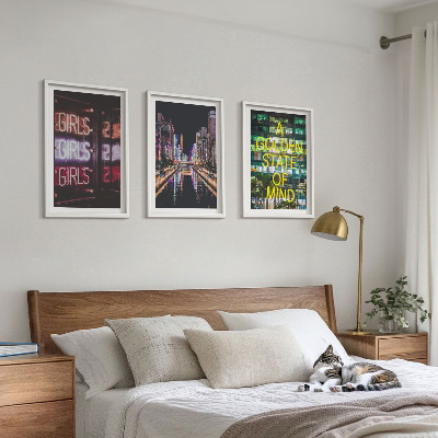Set om 3 tavlor Neonskyltar på floden på natten