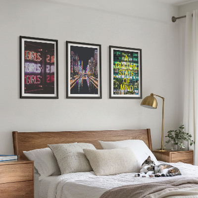 Set om 3 tavlor Neonskyltar på floden på natten