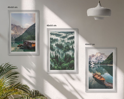 Tavelset ovanför soffa Bergsjö båt skog dimma