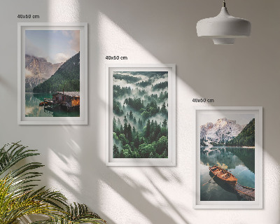 Tavelset ovanför soffa Bergsjö båt skog dimma