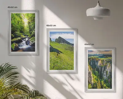 Gröna berg med skog och vattenfall set om 3 tavlor