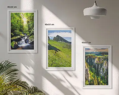 Gröna berg med skog och vattenfall set om 3 tavlor