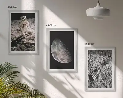 Astronaut på månen fototavla set med tavlor för väggen ovanför soffa