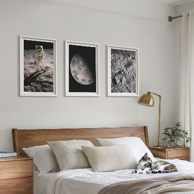 Tavelset ovanför soffa Astronaut Månen foto