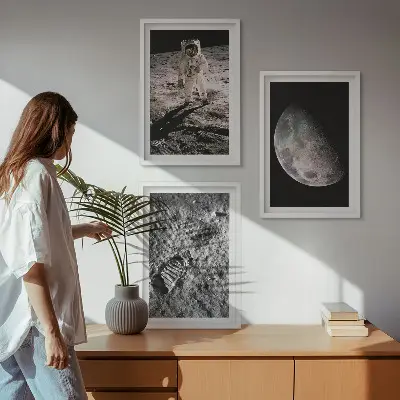 Astronaut på månen fototavla set med tavlor för väggen ovanför soffa